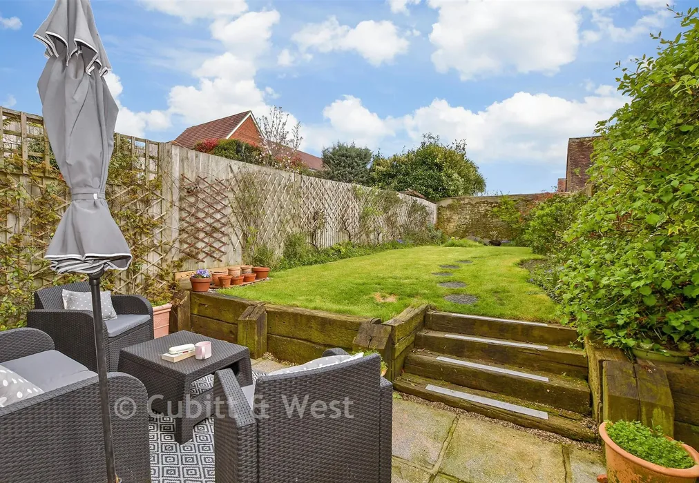 Rear Garden - Cobbetts Mews, Pulborough, West Sussex - Wards of Kent