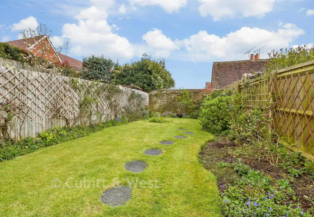 Rear Garden - Cobbetts Mews, Pulborough, West Sussex - Wards of Kent