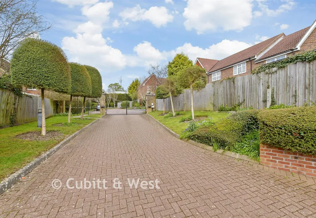 Driveway/Parking - Cobbetts Mews, Pulborough, West Sussex - Wards of Kent