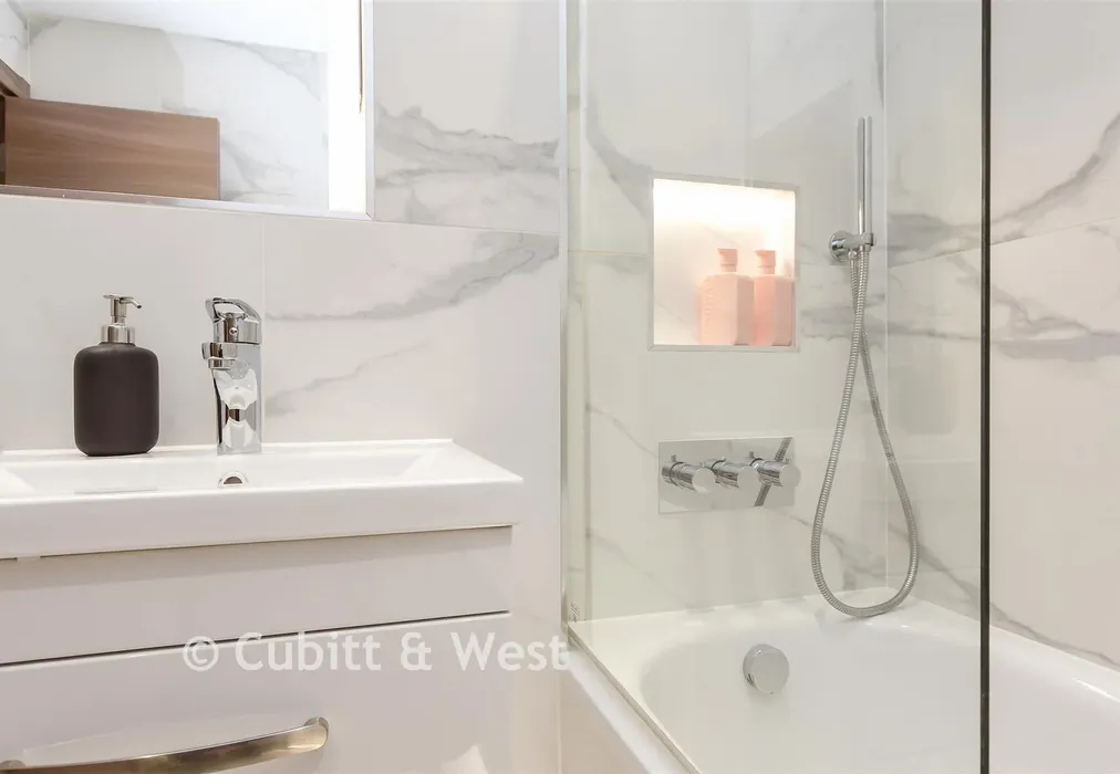 Internal Lifestyle Photograph - Croydon Road, Caterham, Surrey - Wards of Kent