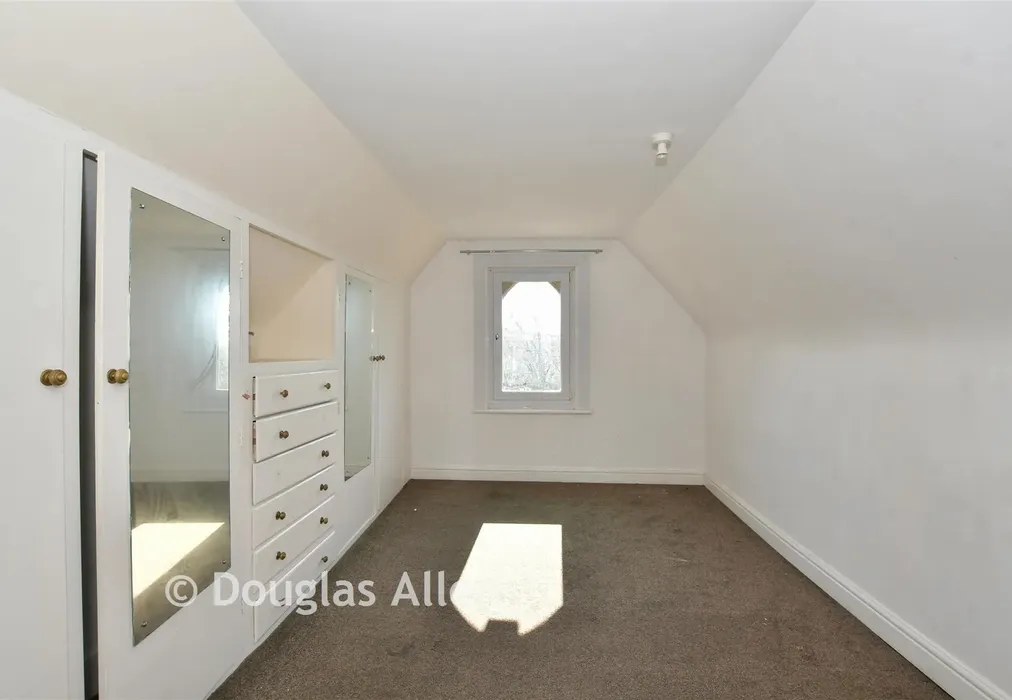 Bedroom 1 - Chigwell Road, Woodford Green, Essex - Wards of Kent