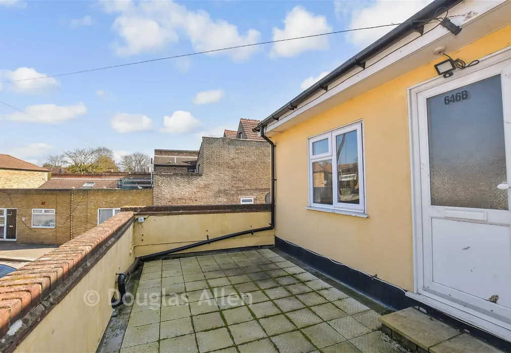 Balcony / Terrace - Chigwell Road, Woodford Green, Essex - Wards of Kent