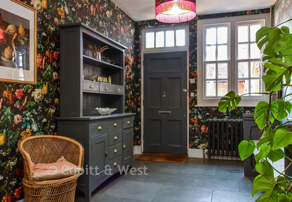 Entrance Hall - Station Road, North Chailey, Lewes, East Sussex - Wards of Kent