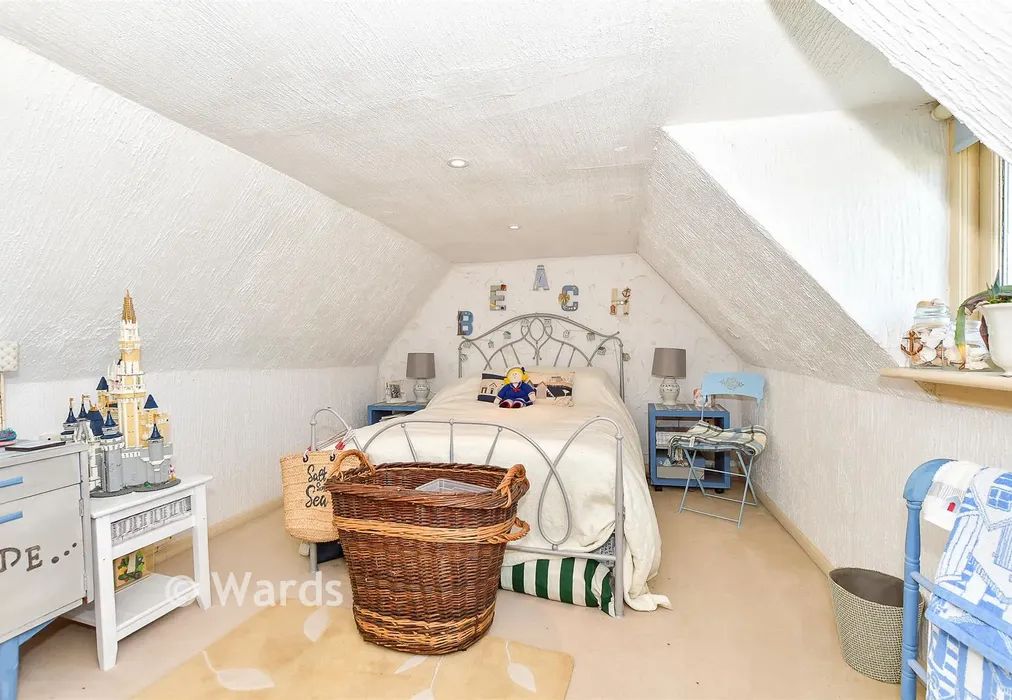 Attic Room 1 - Dymchurch Road, New Romney, Kent - Wards of Kent