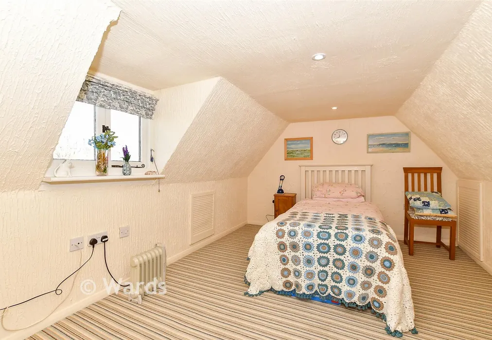 Attic Room 2 - Dymchurch Road, New Romney, Kent - Wards of Kent