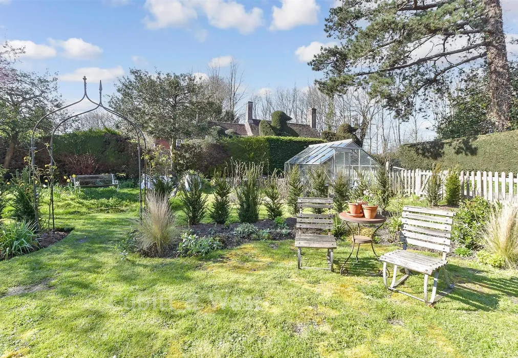 Side Garden - Cooksbridge, Lewes, East Sussex - Wards of Kent