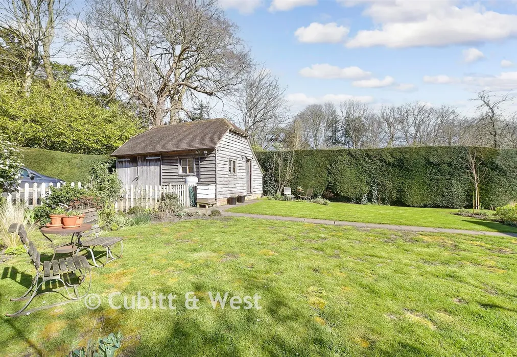 Side Garden - Cooksbridge, Lewes, East Sussex - Wards of Kent