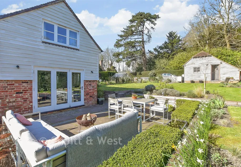 Rear Garden - Cooksbridge, Lewes, East Sussex - Wards of Kent
