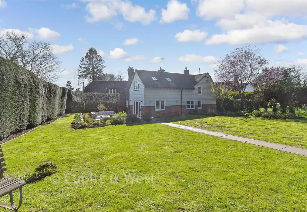 Side Garden - Cooksbridge, Lewes, East Sussex - Wards of Kent