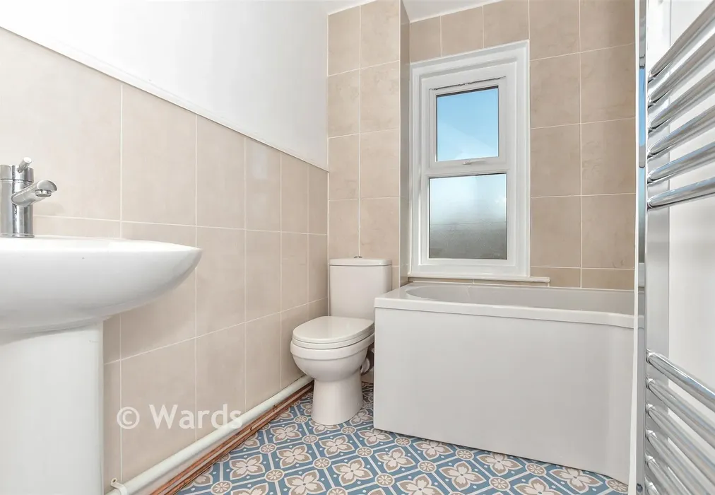 Bathroom - St. John's Road, New Romney, Kent - Wards of Kent