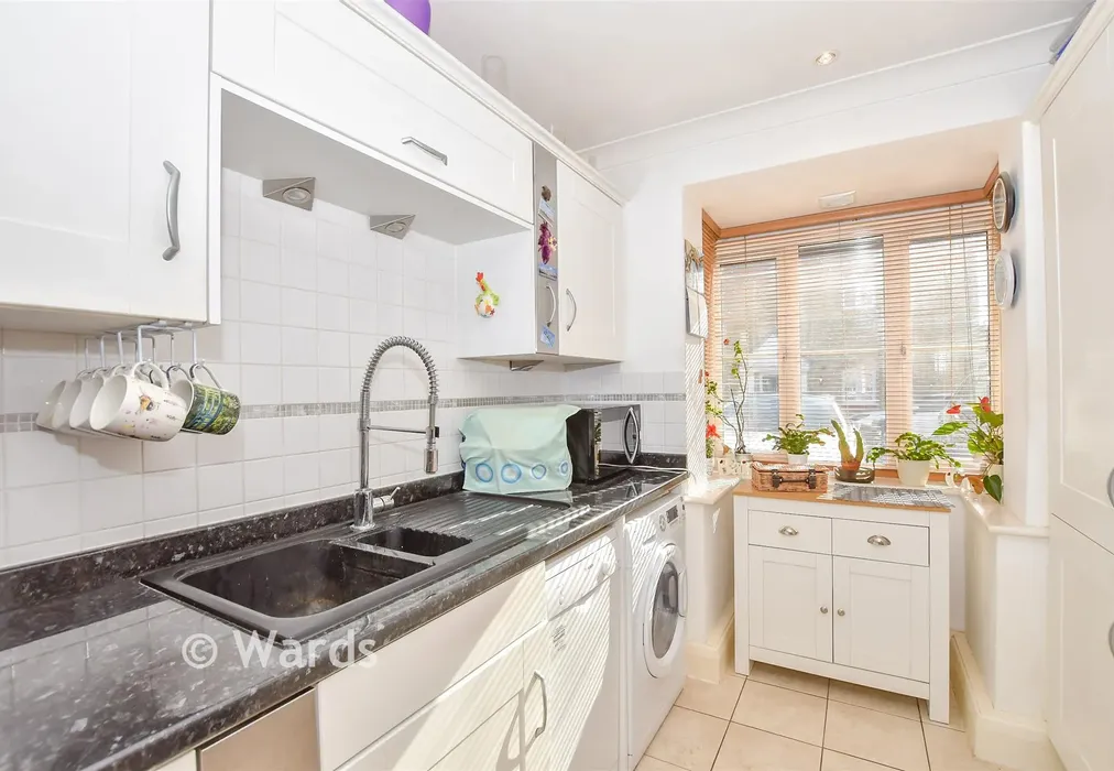 Kitchen - Queens Avenue, Snodland, Kent - Wards of Kent