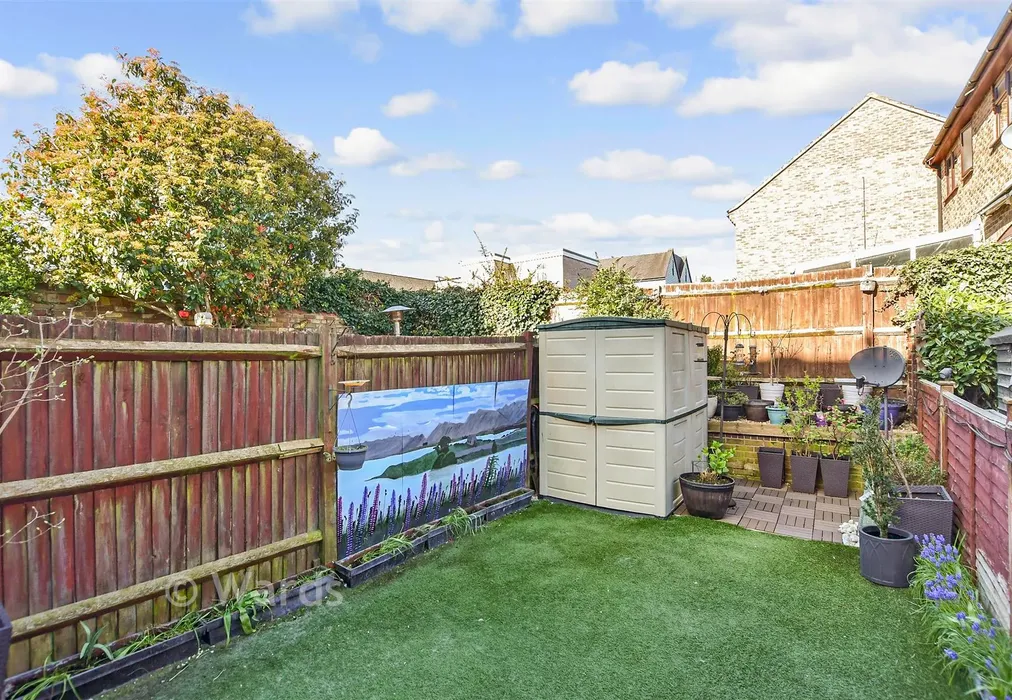 Rear Garden - Queens Avenue, Snodland, Kent - Wards of Kent