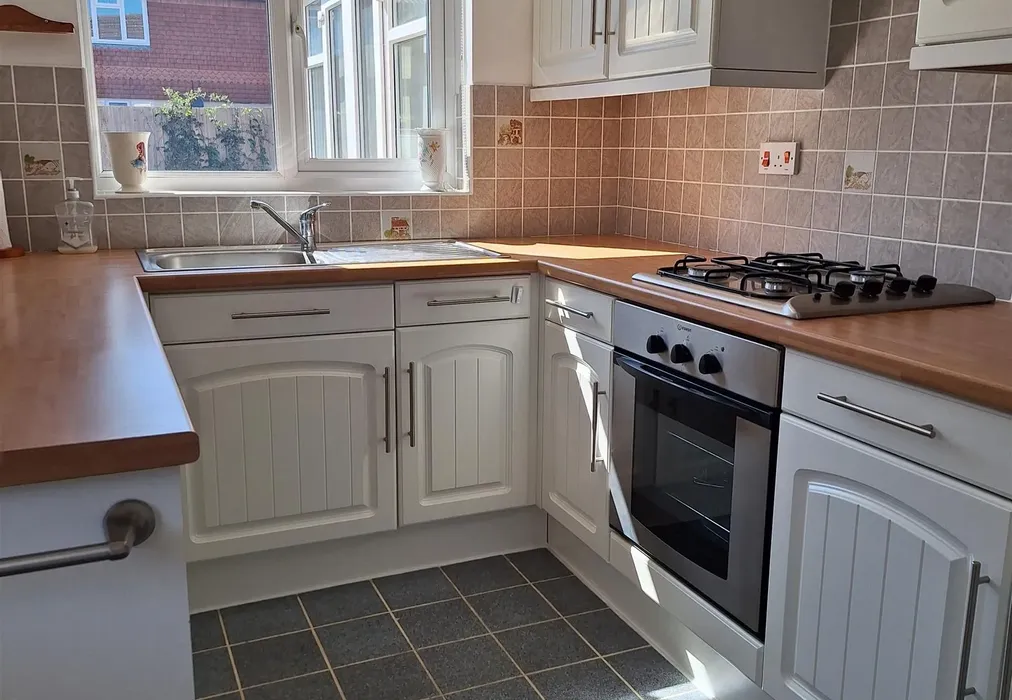 Kitchen NS - Arundel Close, Southwater, Horsham, West Sussex - Wards of Kent