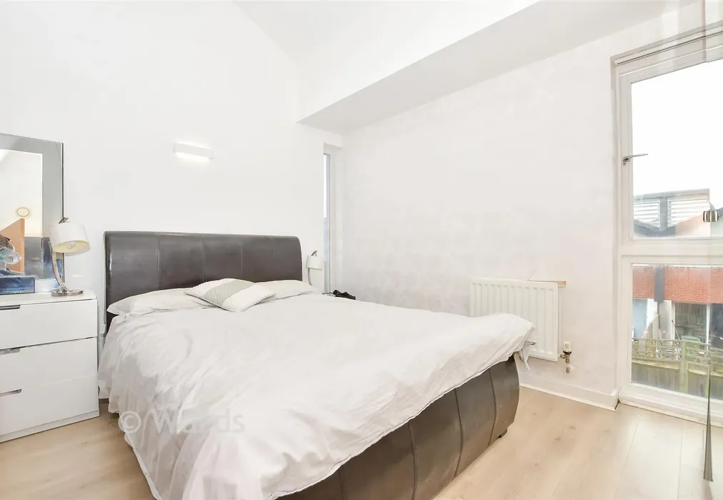 Bedroom 1 - Clock House Rise, Coxheath, Maidstone, Kent - Wards of Kent