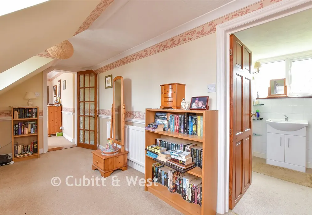 Dressing Room - Graham Avenue, Brighton, East Sussex - Wards of Kent