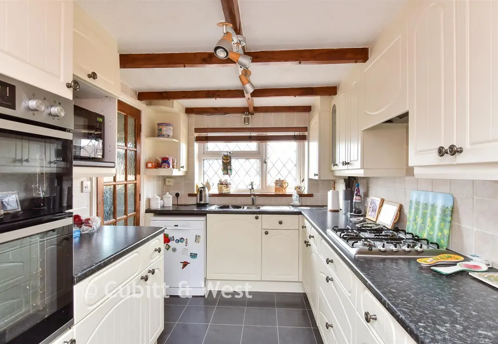 Kitchen - Graham Avenue, Brighton, East Sussex - Wards of Kent