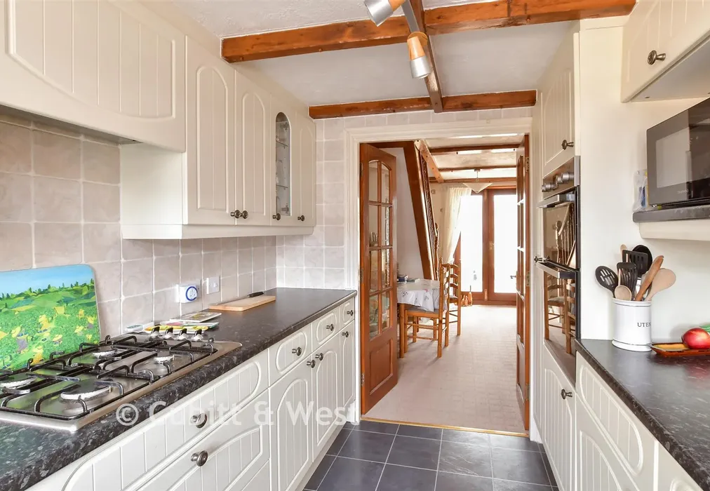 Kitchen - Graham Avenue, Brighton, East Sussex - Wards of Kent