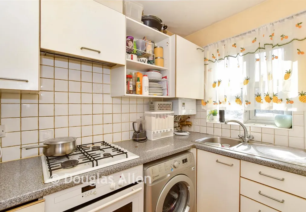 Kitchen - Seagull Close, Barking, Essex - Wards of Kent