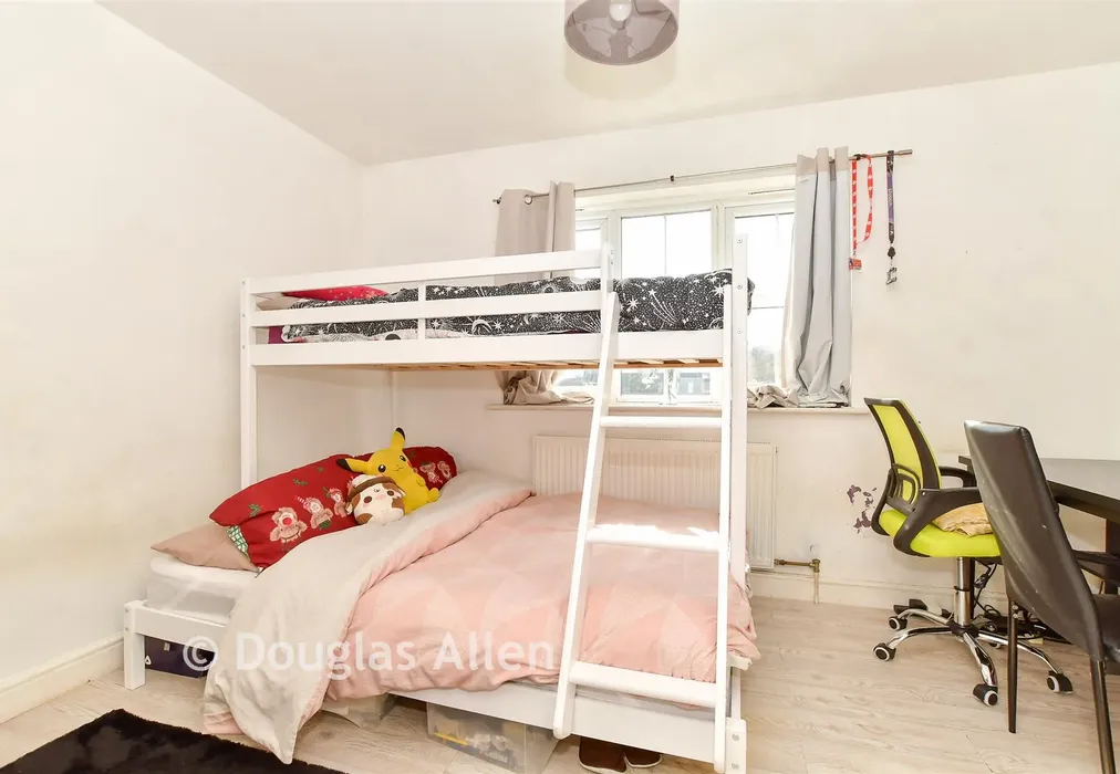 Bedroom 1 - Seagull Close, Barking, Essex - Wards of Kent
