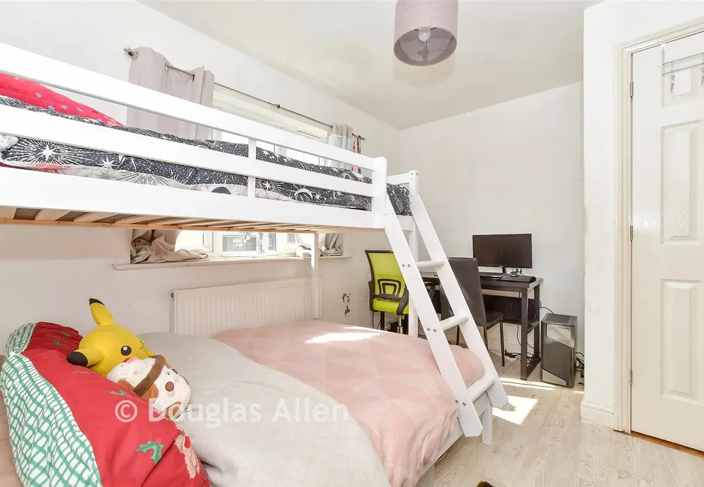 Bedroom 1 - Seagull Close, Barking, Essex - Wards of Kent