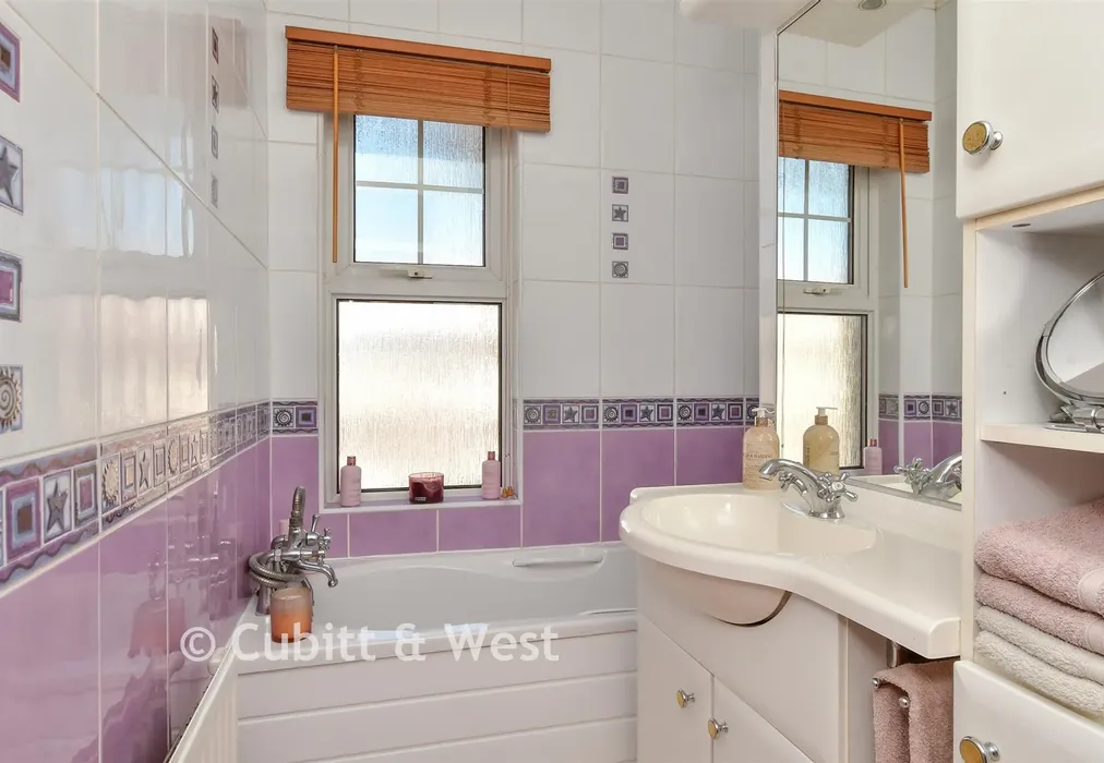 Bathroom - East Ham Road, Littlehampton, West Sussex - Wards of Kent
