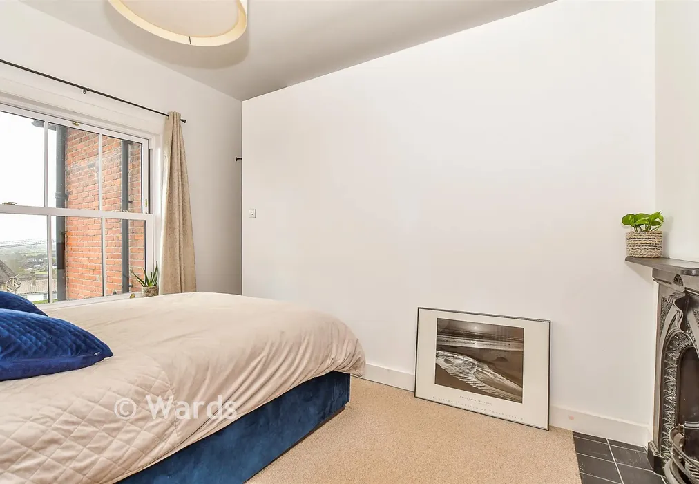 Bedroom 1 - Lower Road, Sutton Valence, Maidstone, Kent - Wards of Kent