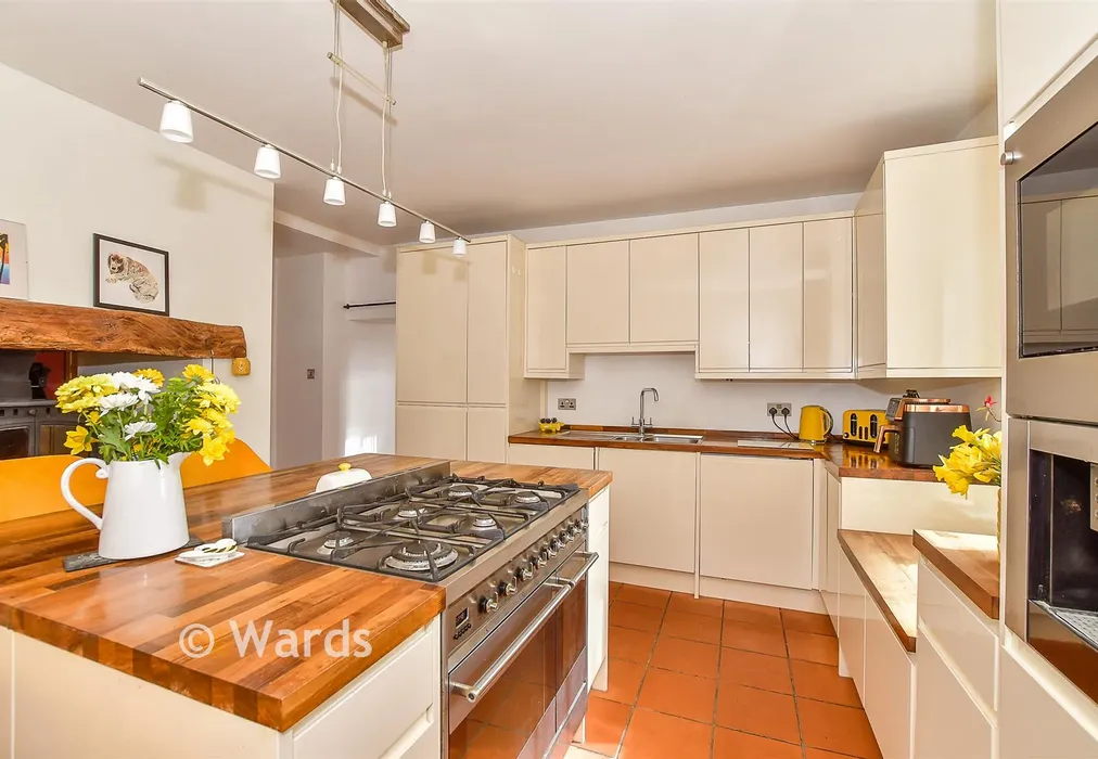 Kitchen - Lower Road, Sutton Valence, Maidstone, Kent - Wards of Kent