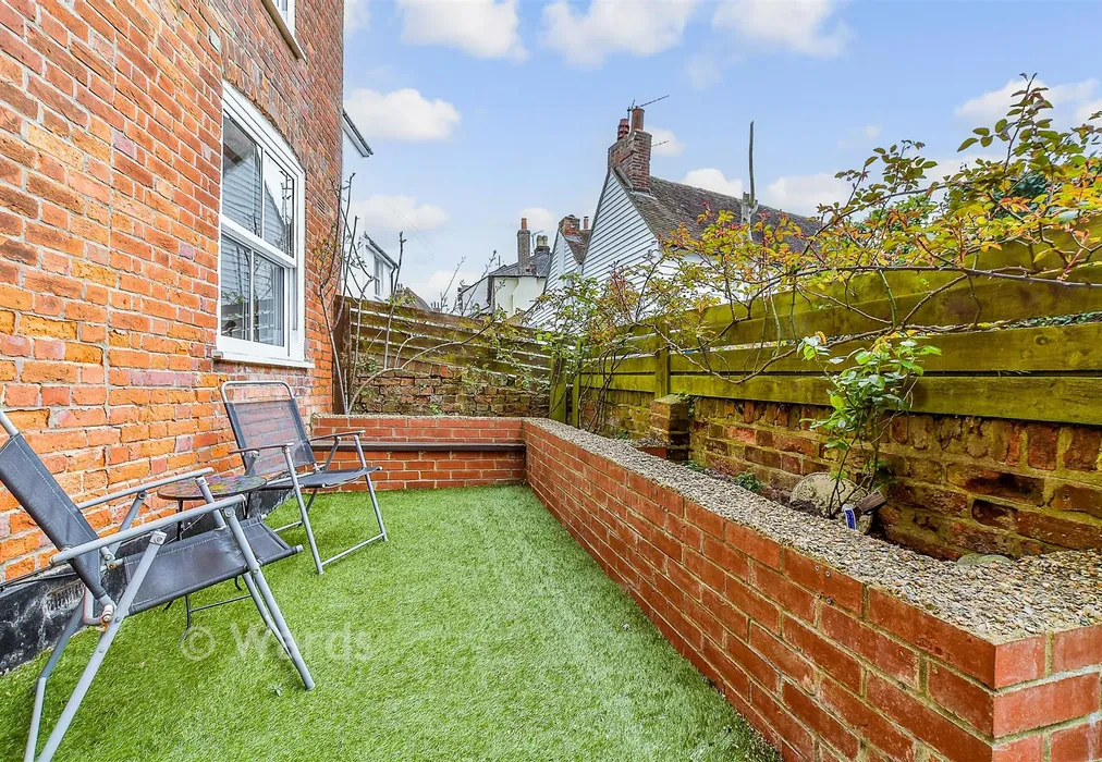 Front Garden - Lower Road, Sutton Valence, Maidstone, Kent - Wards of Kent