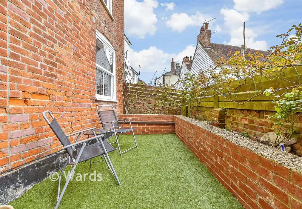 Front Garden - Lower Road, Sutton Valence, Maidstone, Kent - Wards of Kent