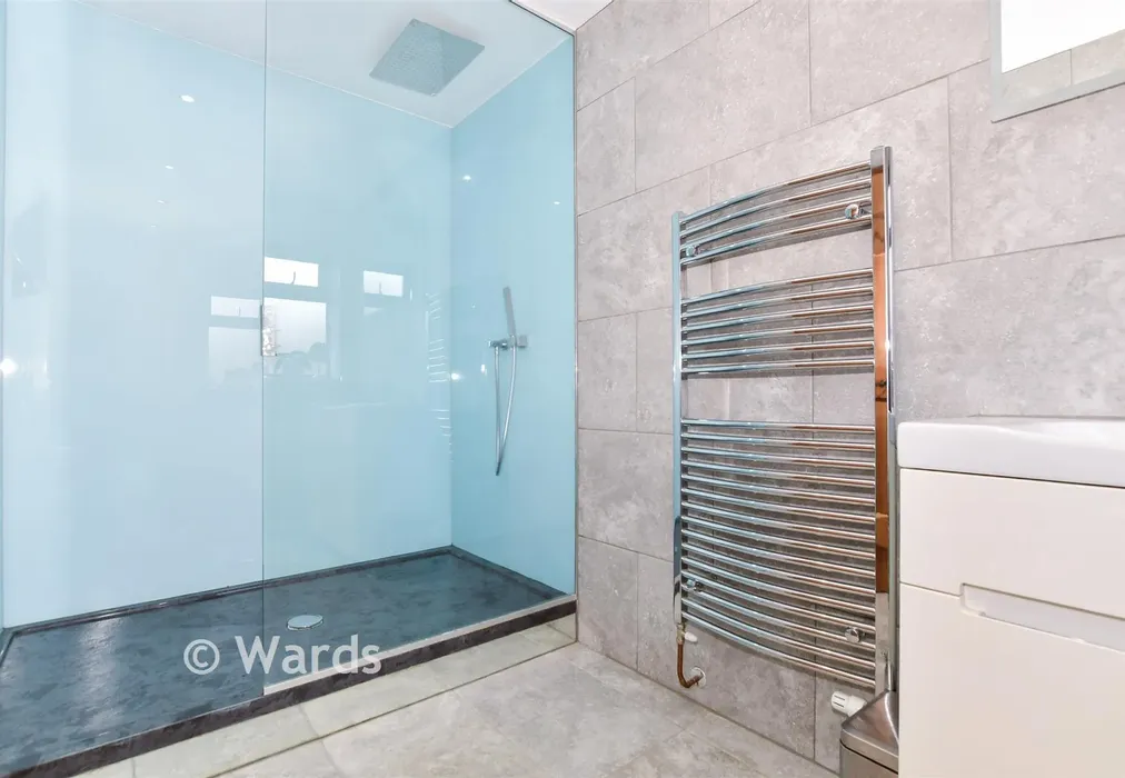 En-Suite Shower Room - Lenham Road, Kingswood, Maidstone, Kent - Wards of Kent