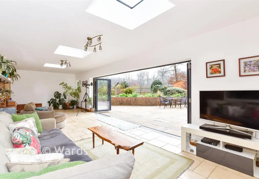 Family Room - Lenham Road, Kingswood, Maidstone, Kent - Wards of Kent