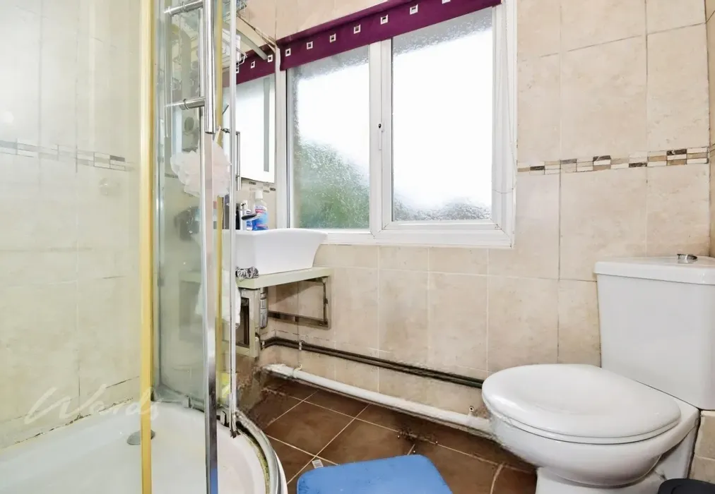 hero shower room - Hero Walk Rochester ME1 - Wards of Kent