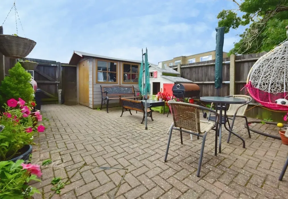 hero garden - Hero Walk Rochester ME1 - Wards of Kent