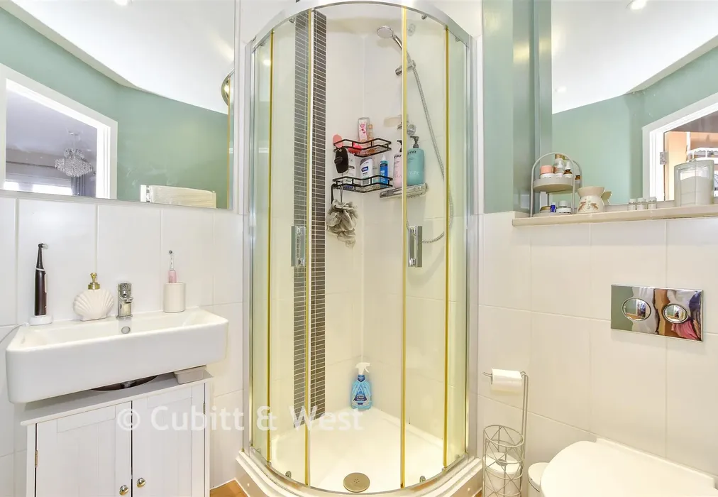 En-Suite Shower Room - Horndean, Waterlooville, Hampshire - Wards of Kent
