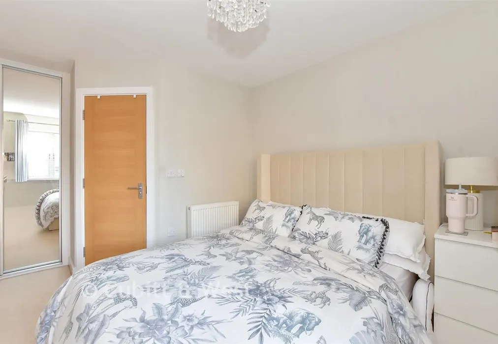Bedroom 1 - Horndean, Waterlooville, Hampshire - Wards of Kent