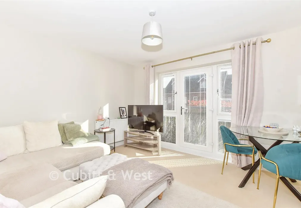 Lounge - Horndean, Waterlooville, Hampshire - Wards of Kent