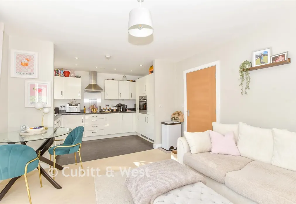 Lounge - Horndean, Waterlooville, Hampshire - Wards of Kent