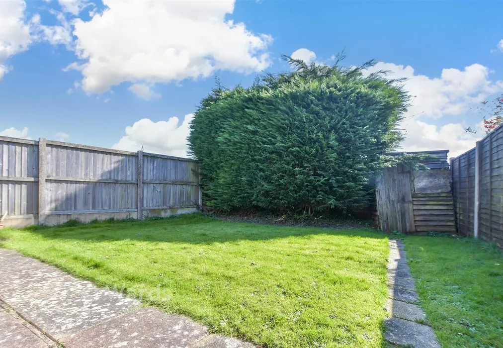 Rear Garden - Elm Road, St Mary's Bay, Romney Marsh, Kent - Wards of Kent
