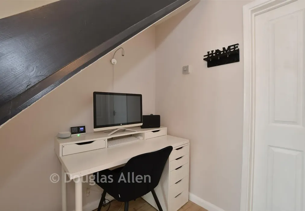 Hallway - Belmont Close, Wickford, Essex - Wards of Kent
