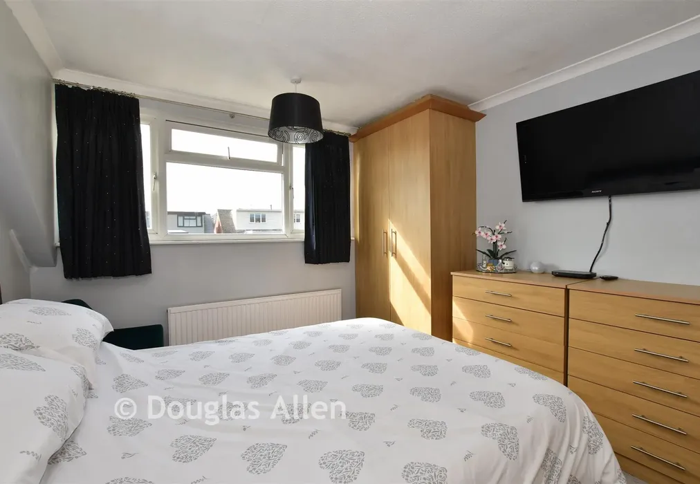Bedroom 1 - Belmont Close, Wickford, Essex - Wards of Kent