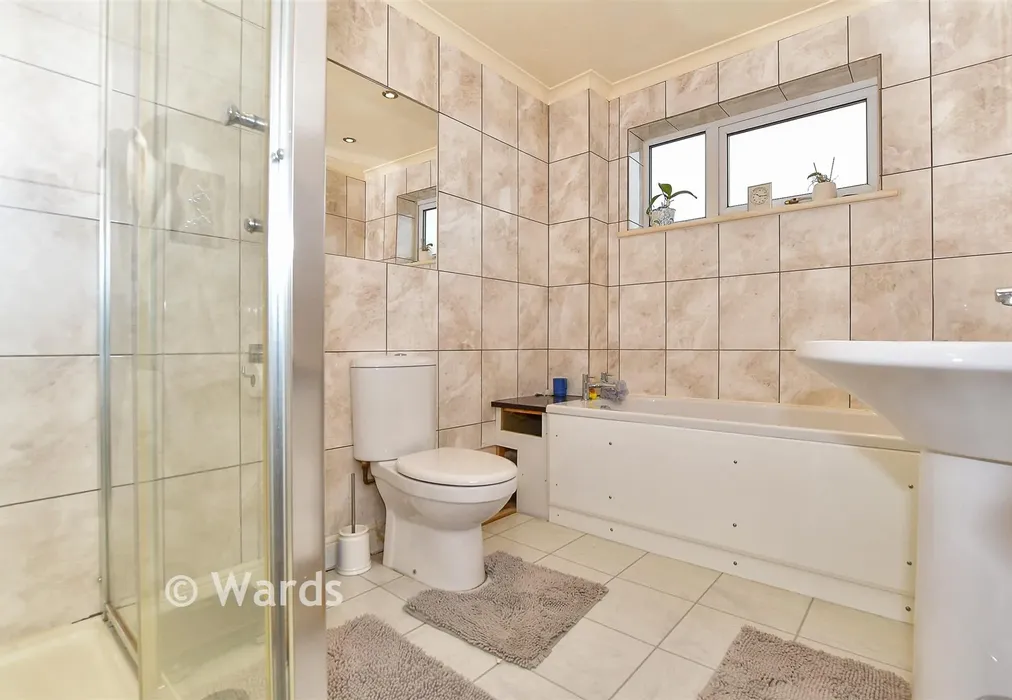 Bathroom - Jeffery Close, Staplehurst, Kent - Wards of Kent