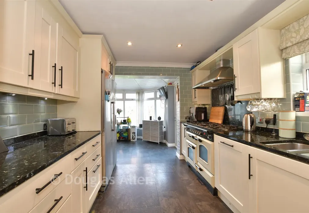 Kitchen - High Road North, Steeple View, Basildon, Essex - Wards of Kent