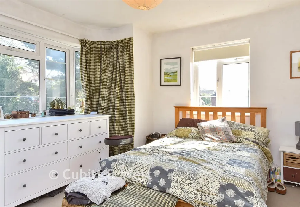 Bedroom 1 - London Road, Brighton, East Sussex - Wards of Kent