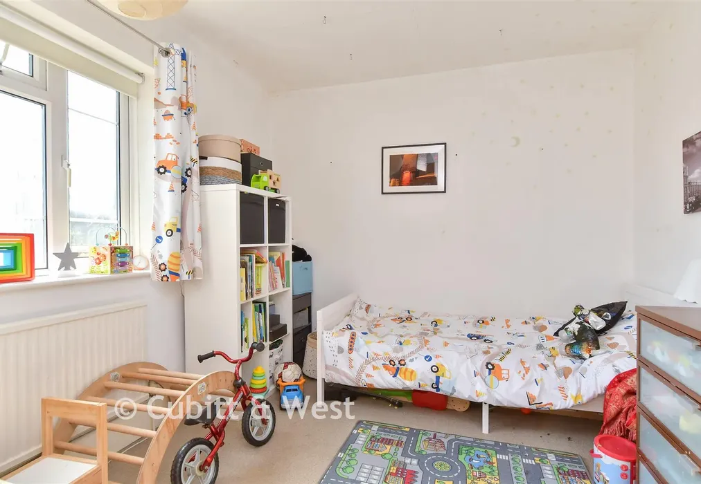 Bedroom 2 - London Road, Brighton, East Sussex - Wards of Kent