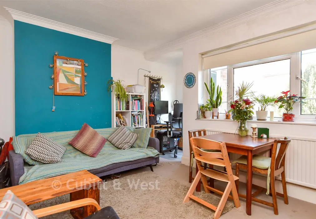 Lounge - London Road, Brighton, East Sussex - Wards of Kent