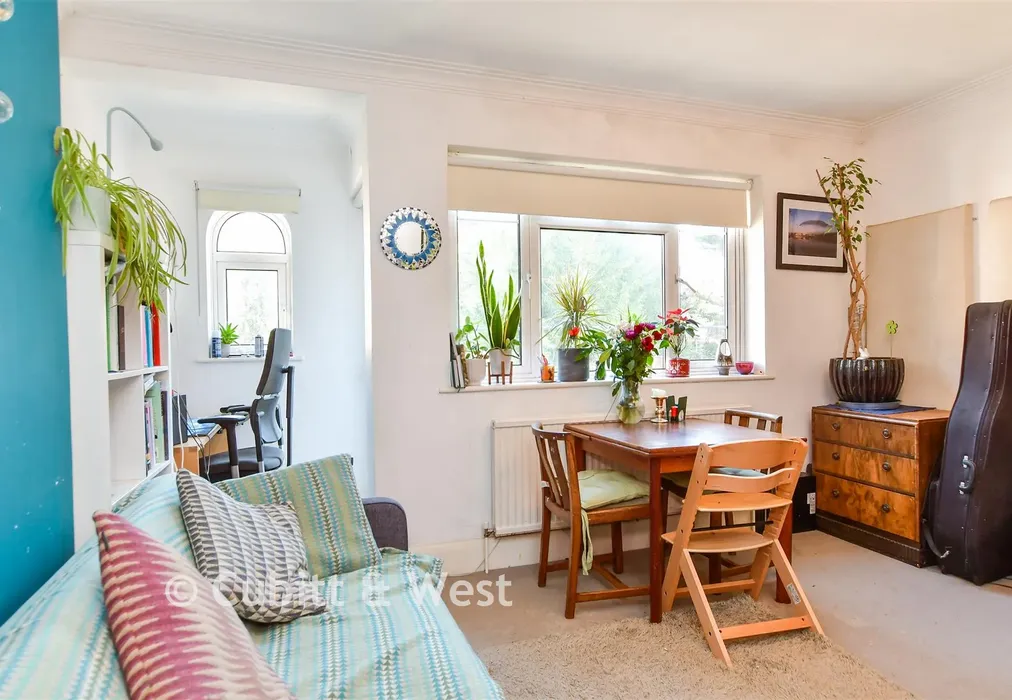 Lounge - London Road, Brighton, East Sussex - Wards of Kent