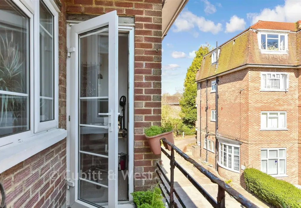 Balcony / Terrace - London Road, Brighton, East Sussex - Wards of Kent