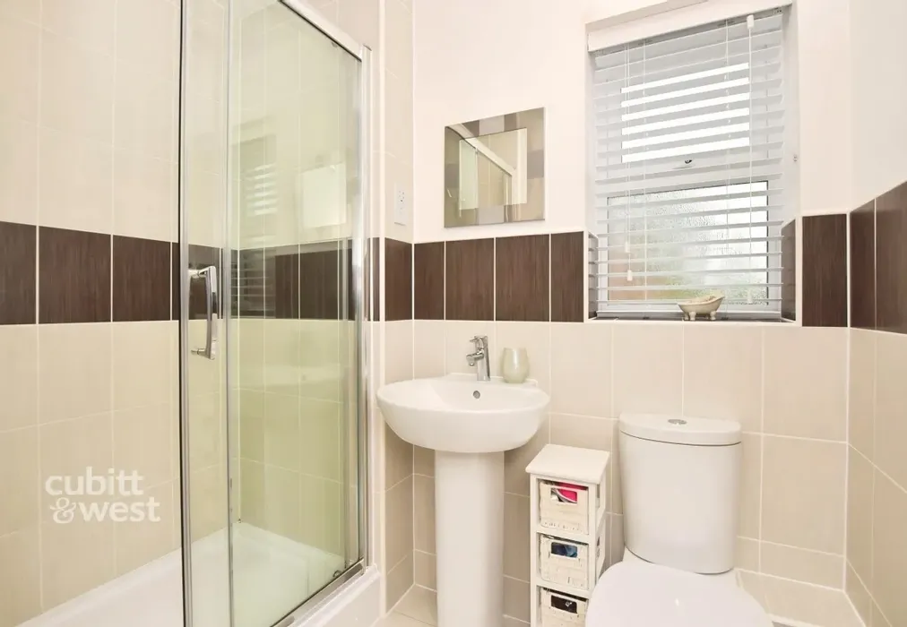 En Suite - Woodman Way The Acres RH6 - Wards of Kent