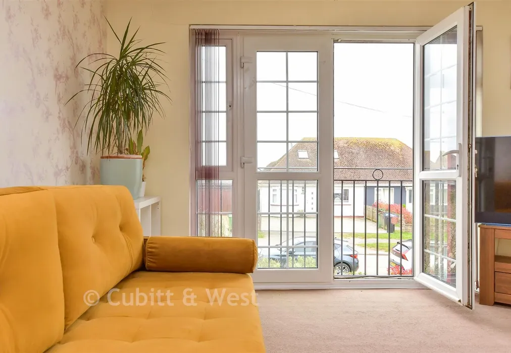 Internal Lifestyle Photograph - Ambleside Avenue, Telscombe Cliffs, Peacehaven, East Sussex - Wards of Kent