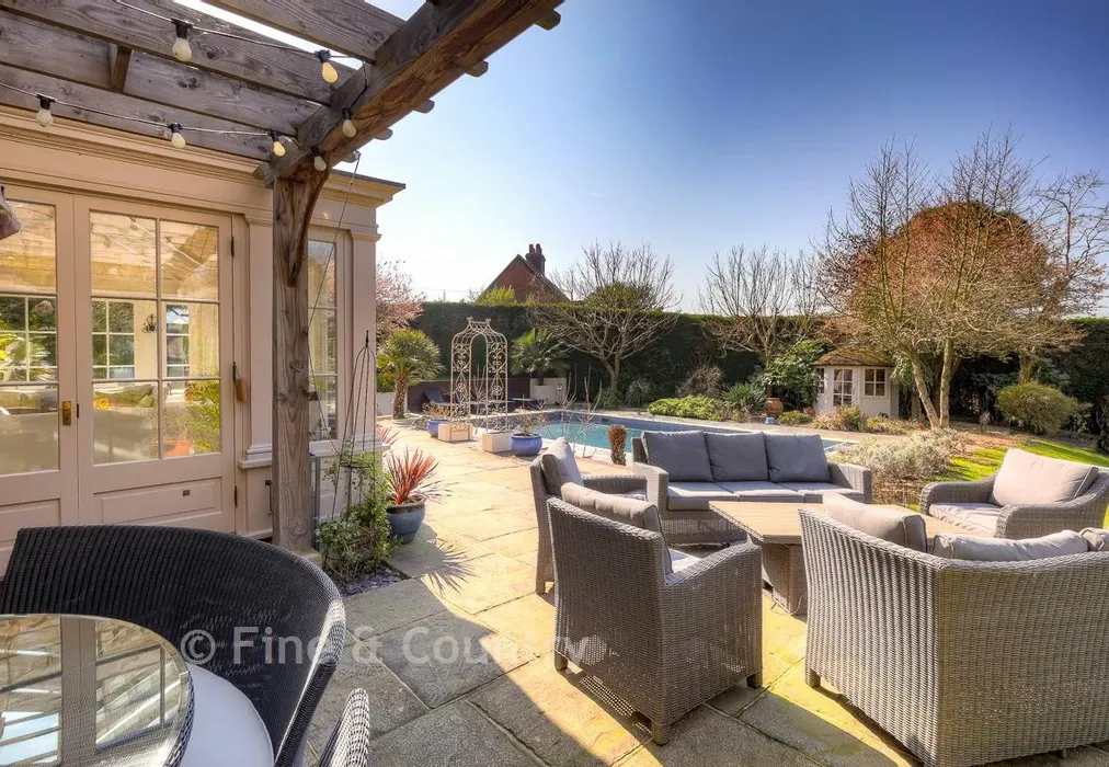 Terrace - Mount End, Theydon Mount, Epping, Essex - Wards of Kent